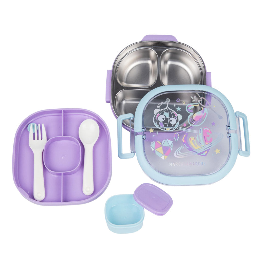 A children's lunch box set in pastel purple and light blue, featuring a stainless steel three-compartment bento container, a compartment plate with a white fork and spoon, a small blue container, and a lid with a colorful illustration.