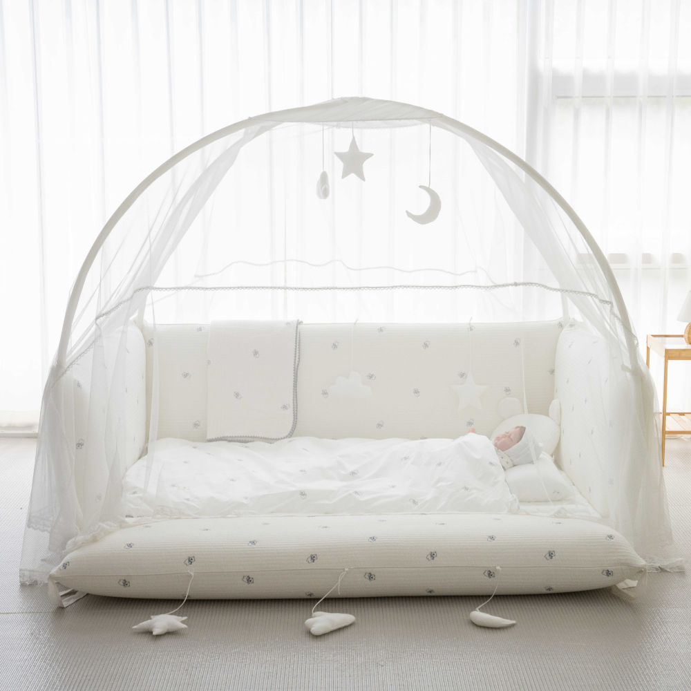 LOLBaby Cotton Embroidery Bumper Bed with Hanging Toy and Canopy - Polar Bear