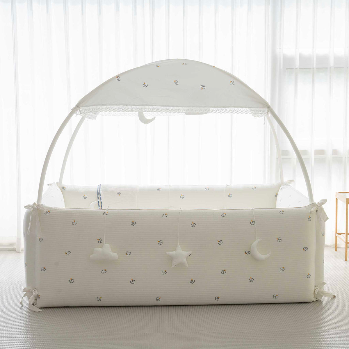 LOLBaby Cotton Embroidery Bumper Bed with Hanging Toy and Canopy - Cloud White