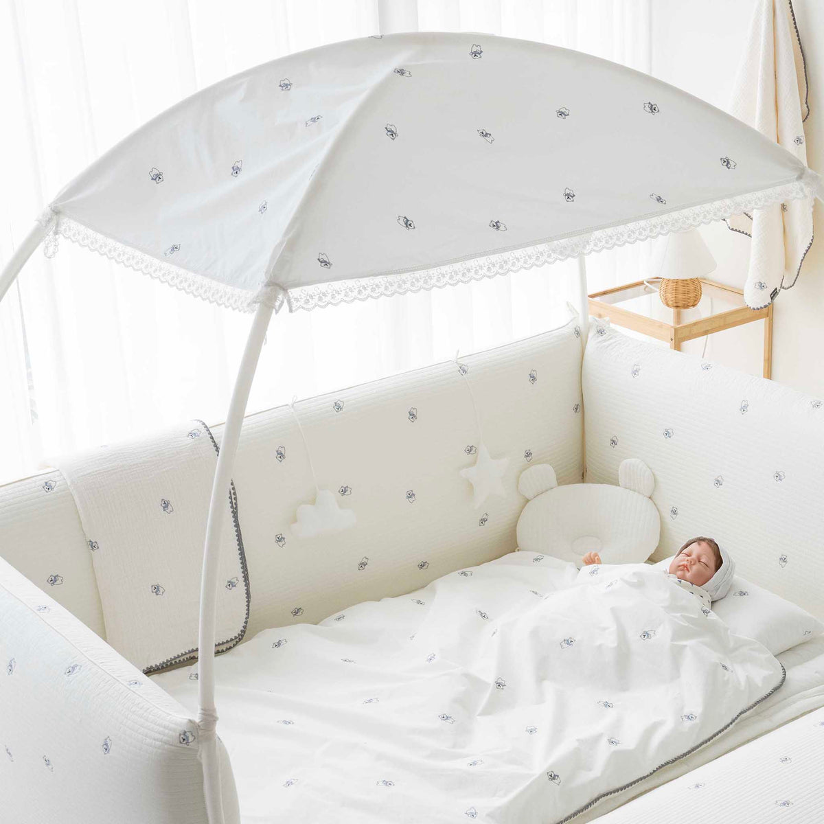 LOLBaby Cotton Embroidery Bumper Bed with Hanging Toy and Canopy - Polar Bear