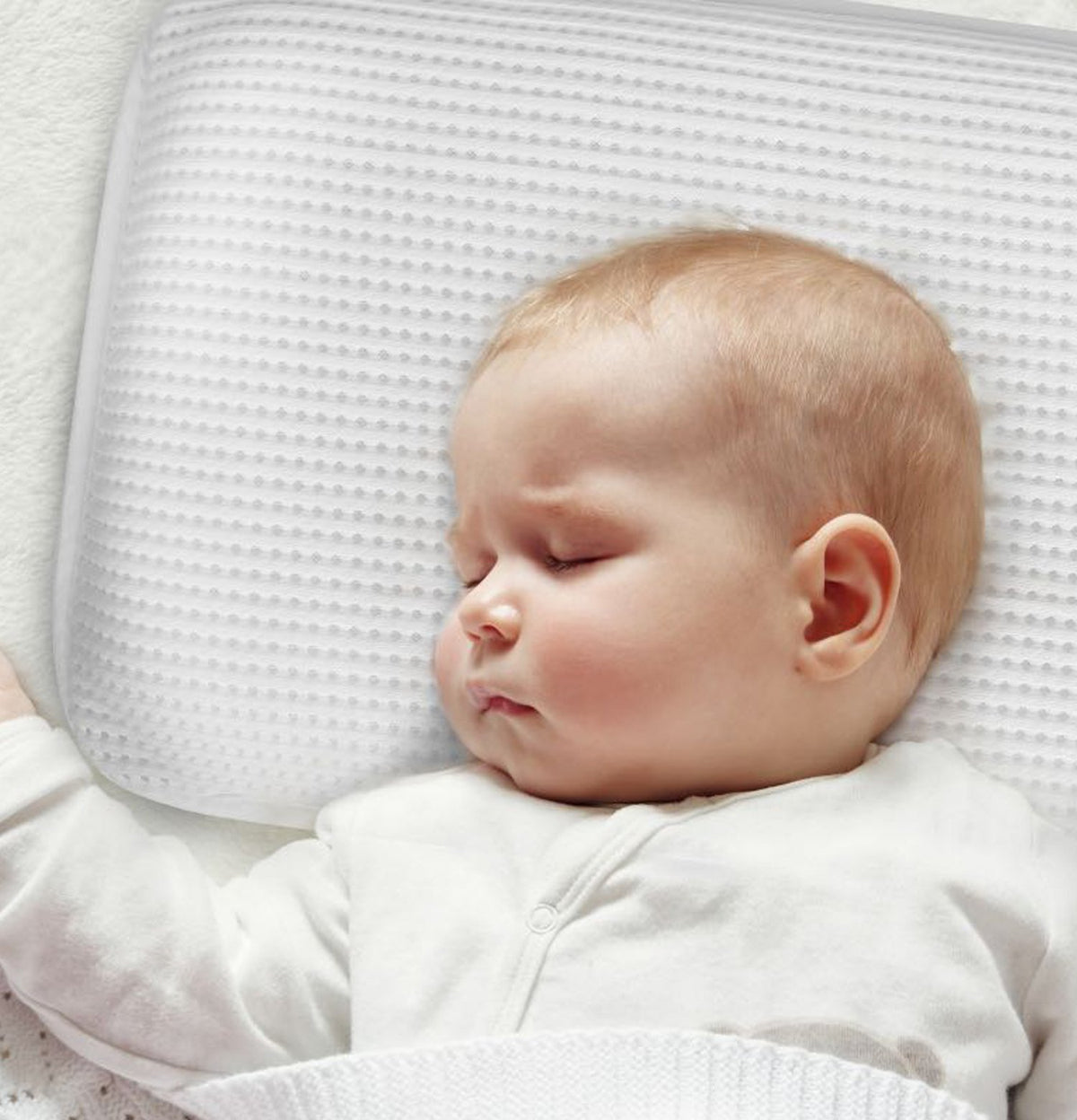 Bonbijou Snug Adjustable Height Toddler Pillow - Bonbijou